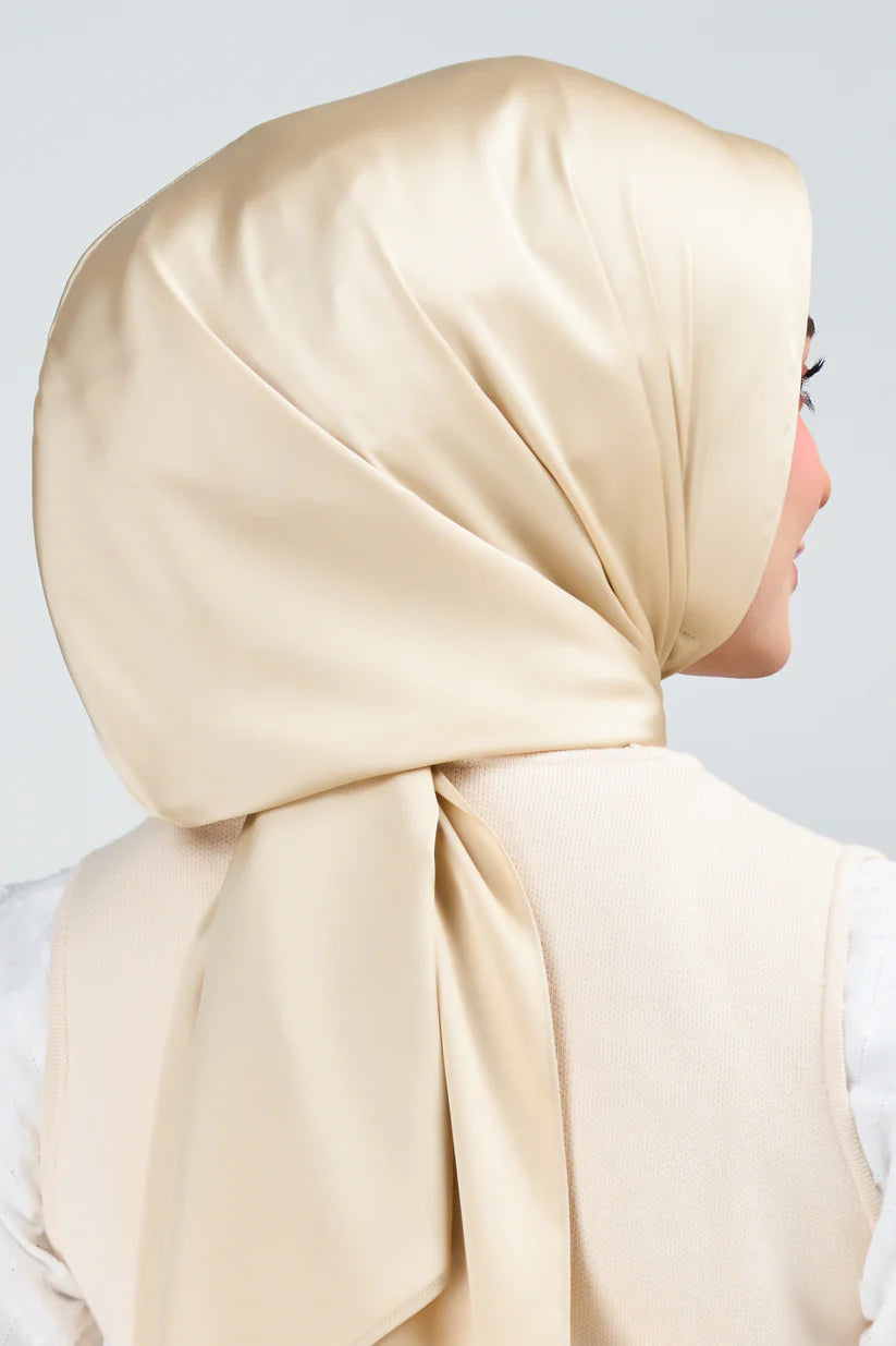 Hoodie Armani Satin de Soie- Beige vanille.