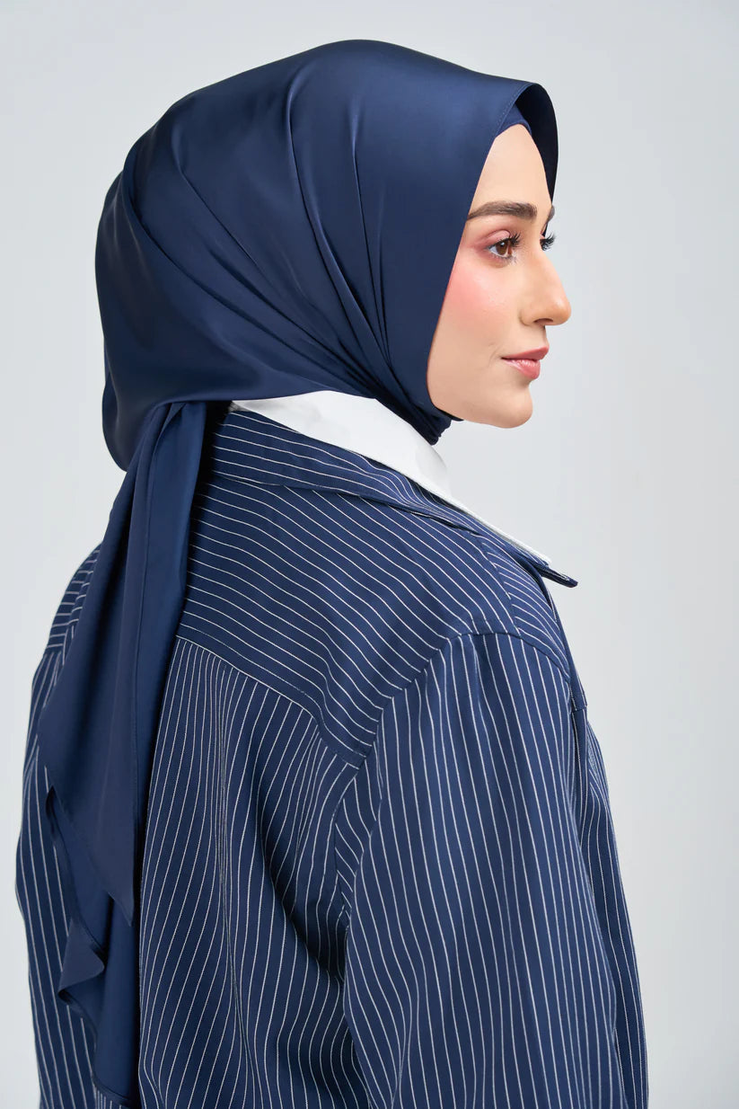 Hoodie Armani Satin de Soie – Teinte Bleu Marine