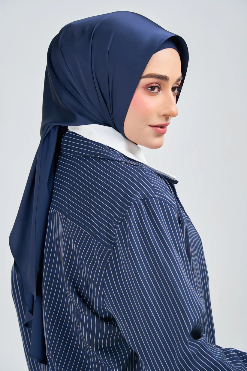 Hoodie Armani Satin de Soie – Teinte Bleu Marine