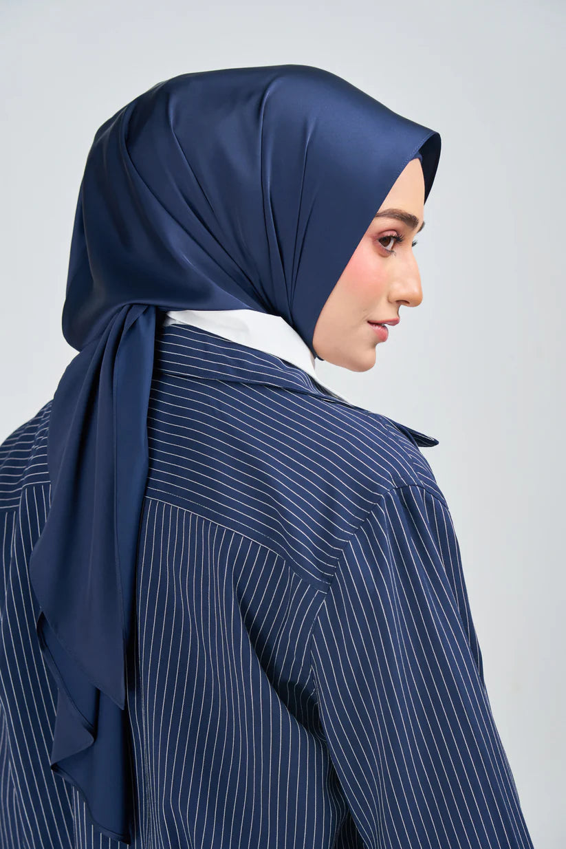 Hoodie Armani Satin de Soie – Teinte Bleu Marine