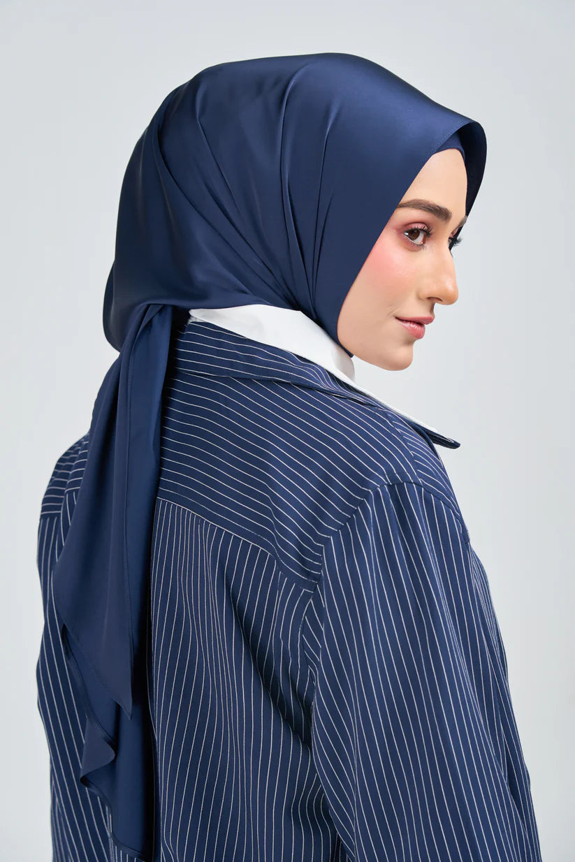 Hoodie Armani Satin de Soie – Teinte Bleu Marine