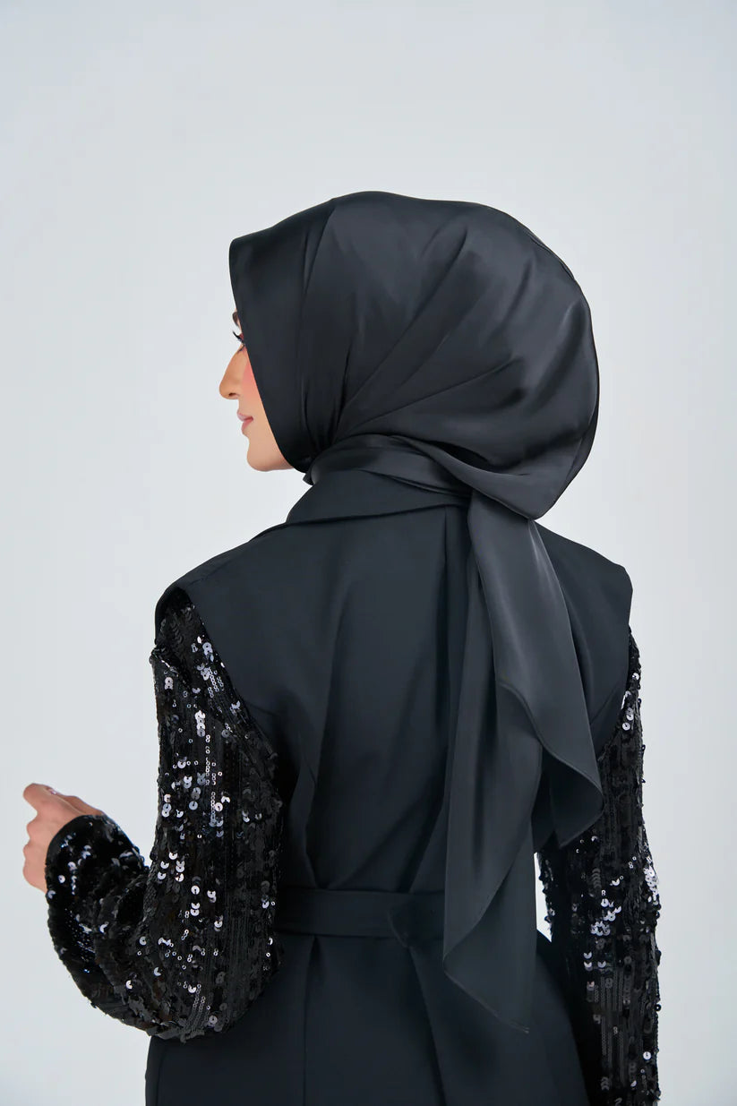 Hoodie Armani Satin de Soie – Noir Corbeau